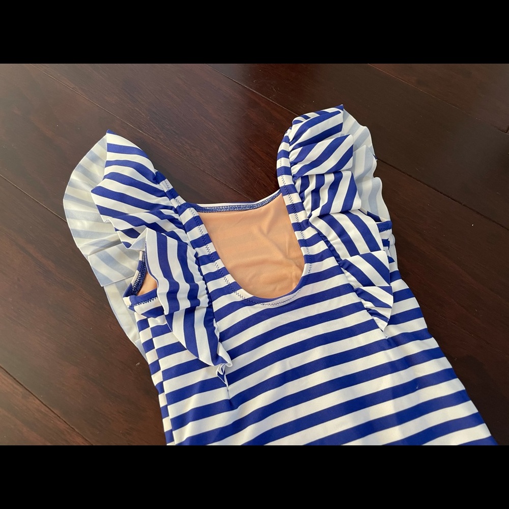 J Crew Ruffle one piece swimsuit, size 4-5y - Picture 3 of 5